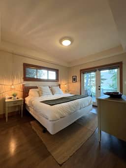 Going Coastal R&R | Unit B | Waterfront Sleeps 4 - Image 4