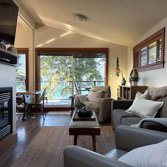 Going Coastal R&R | Unit A | Waterfront - Sleeps 6 - Image 1