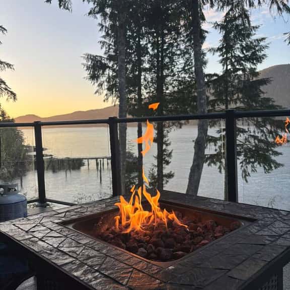 Going Coastal R&R | Waterfront - Sleeps 10 - Image 1
