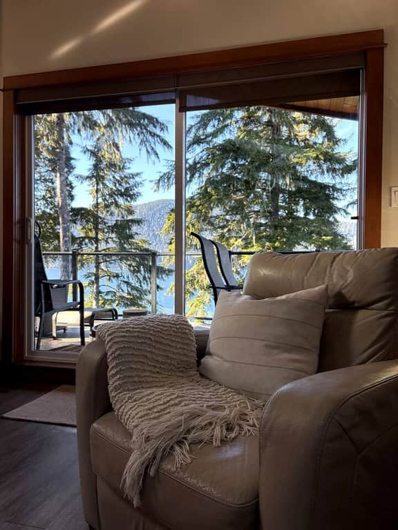 Going Coastal R&R | Unit A | Waterfront - Sleeps 6 - Image 3