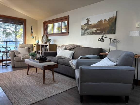 Going Coastal R&R | Unit A | Waterfront - Sleeps 6 - Image 4