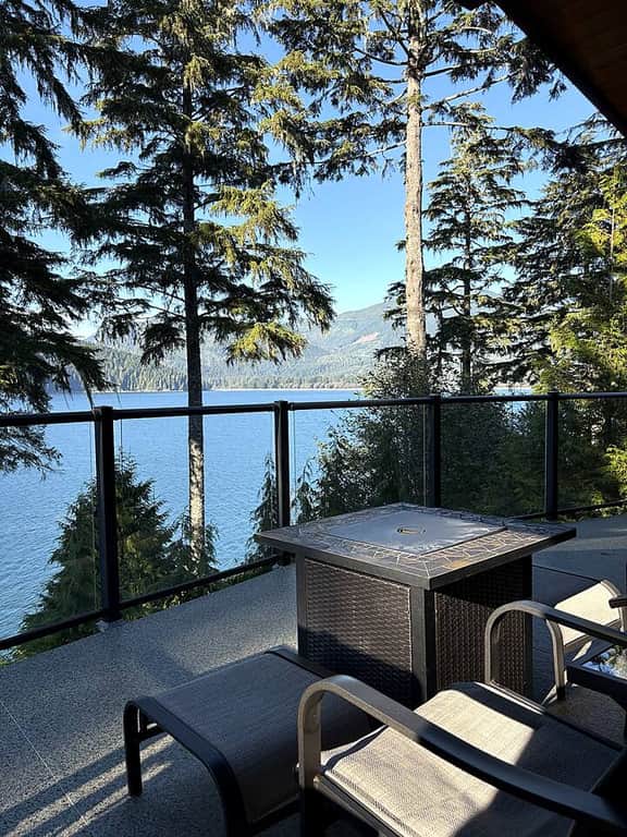 Going Coastal R&R | Waterfront - Sleeps 10 - Image 4