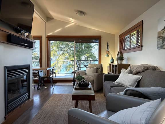 Going Coastal R&R | Waterfront - Sleeps 10 - Image 3