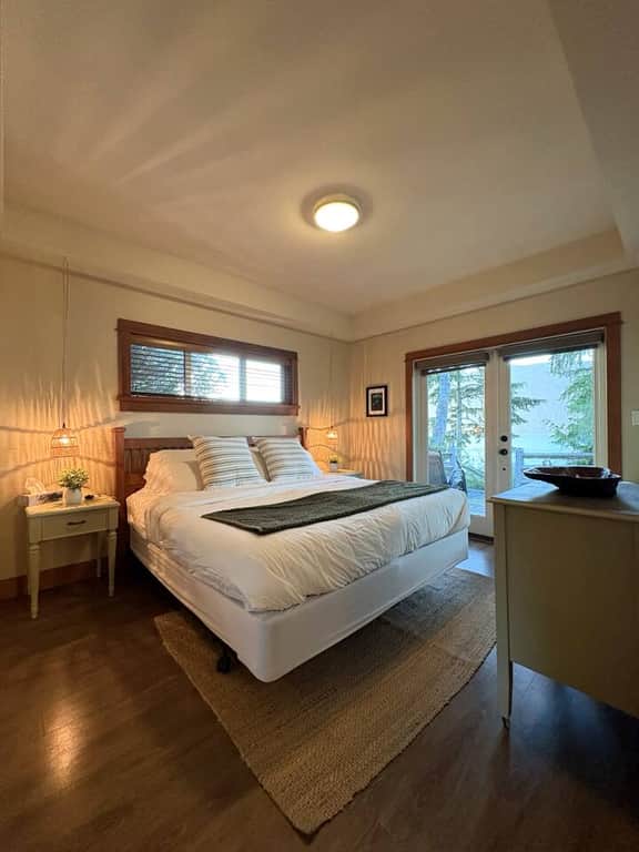 Going Coastal R&R | Unit B | Waterfront Sleeps 4 - Image 4